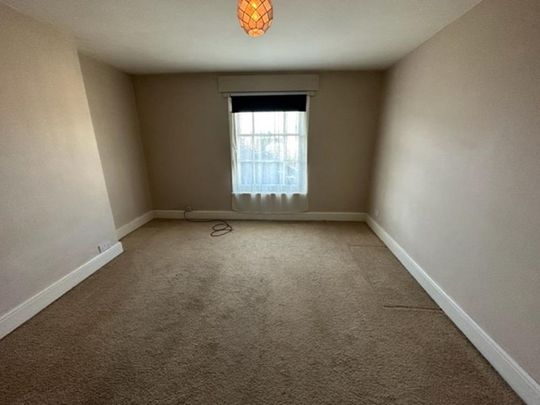 Available 2 Bed Apartment - Photo 1