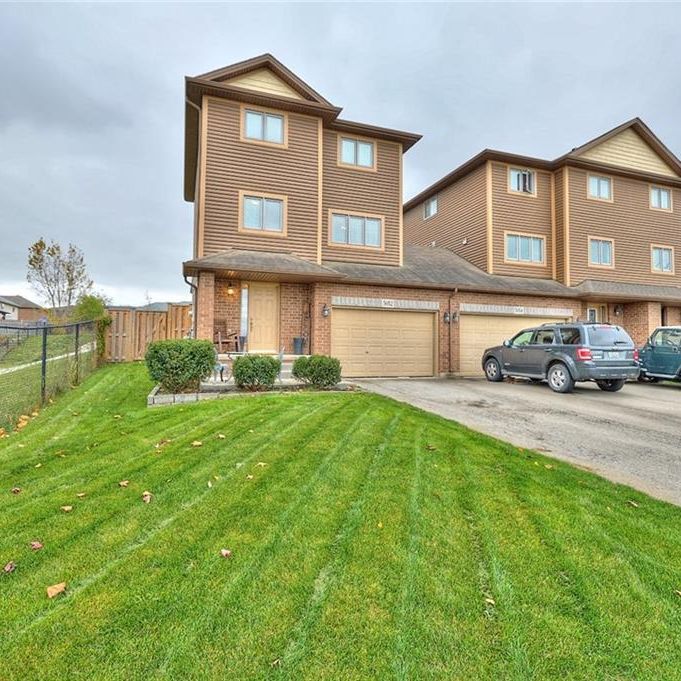 5052 CASSANDRA Drive, Beamsville, Ontario, L0R1B7 - Photo 1