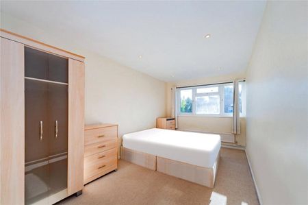 3 bedroom house in Wimbledon - Photo 4