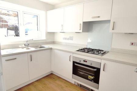 2 bedroom terraced house to rent - Photo 4