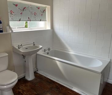 3 bedroom detached house to rent - Photo 4