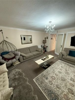 3 Bed End Terrace, Fulmead Road, RG30 - Photo 1