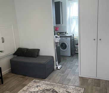 Studio Flat, Sillwood Street, BN1 - Photo 4