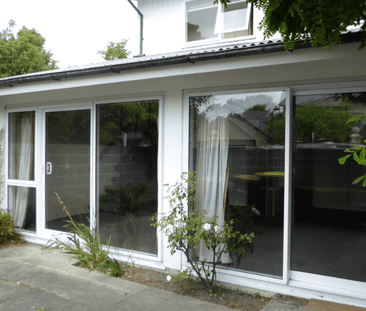 Sunny Three Bedroom Unit in Merivale Available 2nd Feburary 2026 - Photo 2