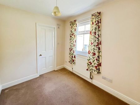 4 bedroom House To Let - Photo 3