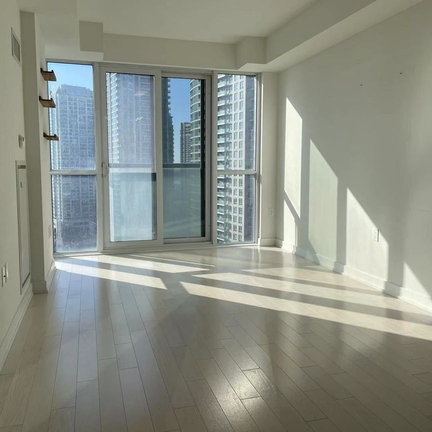 For Lease - 1 The Esplanade Avenue Unit# 1601, Toronto, Ontario - Photo 1