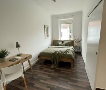 WG fähig: Attraktives 2,5-Zimmer-Domizil in Kapellenstraße: Neu san... - Photo 2