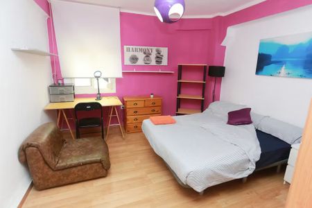 Carrer Sants Just i Pastor, Valencia, Valencian Community 46022 - Photo 4