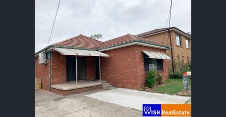 THREE BEDROOM HOME LOCATED NEAR STATION - Photo 4