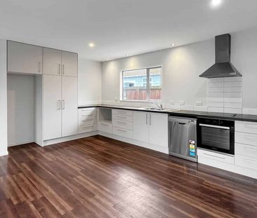 SPREYDON - 4 BEDROOM, 2 BATHROOM TOWNHOUSE, DOUBLE GARAGE - Photo 2