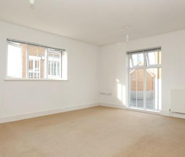 2 bedroom maisonette to rent - Photo 2