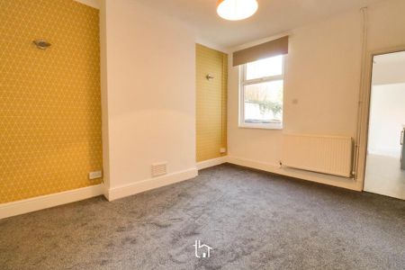 2 bedroom semi-detached house to rent - Photo 3