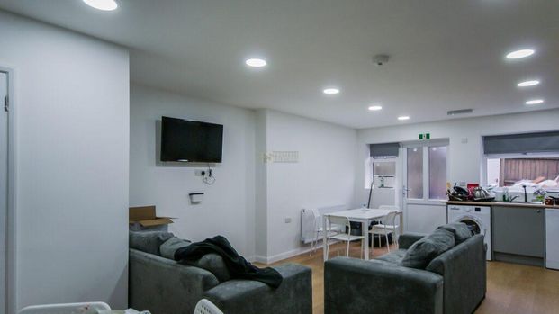 6 bedroom maisonette to rent - Photo 1