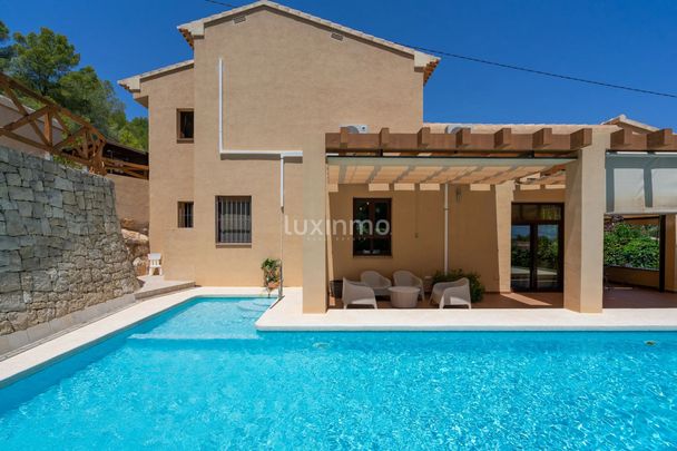 Stunning exclusive villa in Calpe - Photo 1