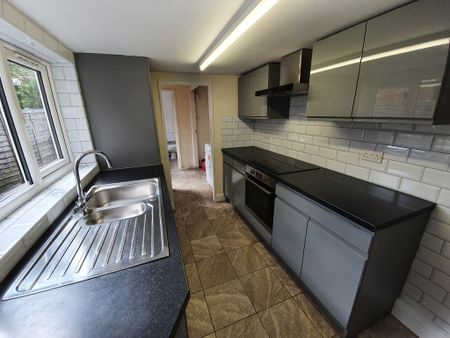 4 Bed Student Accommodation - Photo 2