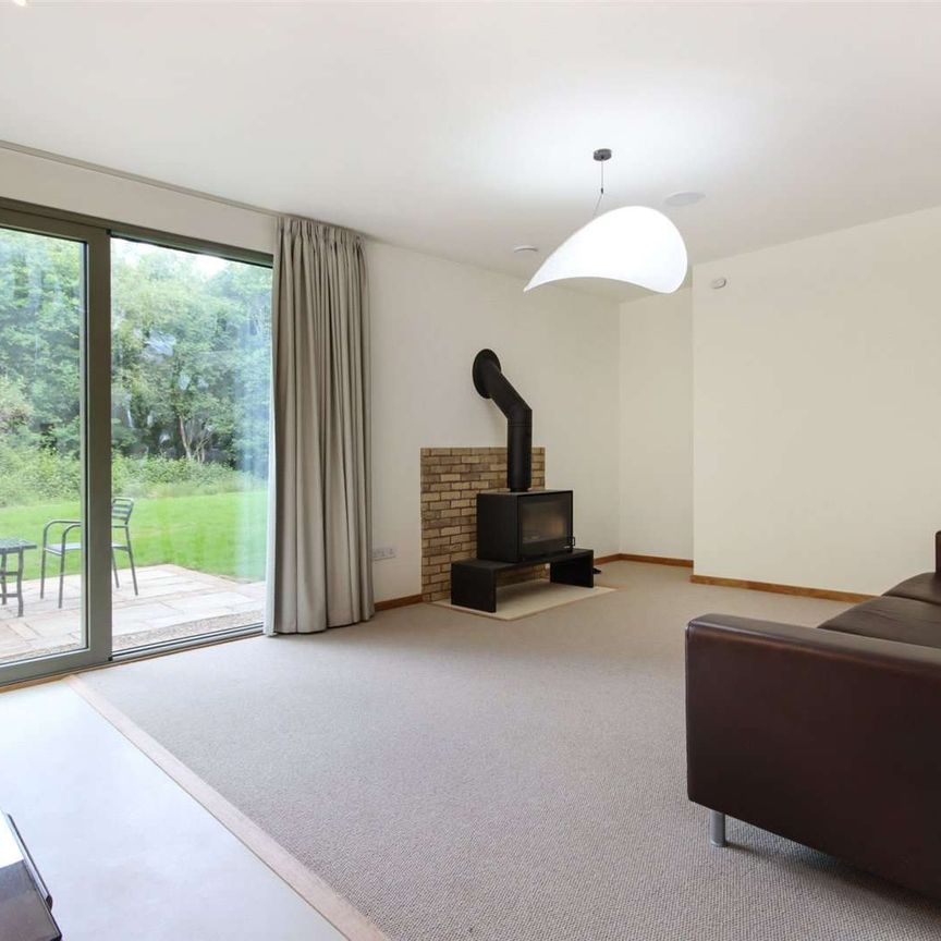 A contemporary newly built home in the sought-after village of Knockholt - Photo 1