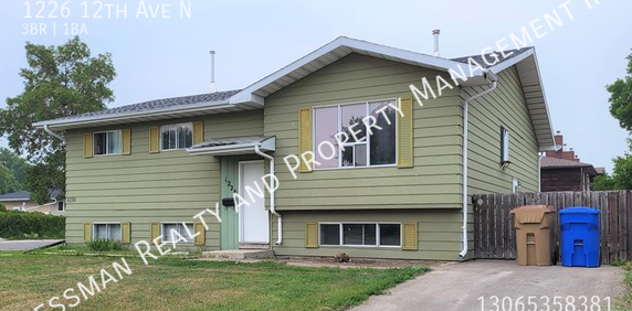 3 Bedroom Single Family Home in Uplands Regina - Photo 2