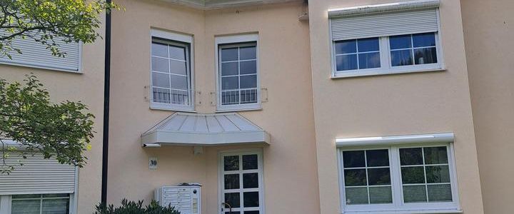 Helle 2-Zimmer-Dachgeschosswohnung mit großer Südterrasse und Grünblick in Badenweiler - Foto 1