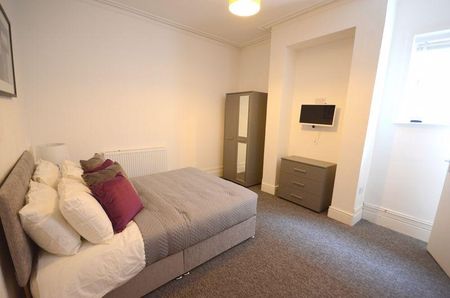 1 bedroom in a house share to rent - Photo 2