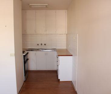 BRIGHT AND SPACIOUS - Photo 3