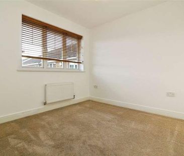 North Weald Close, Hornchurch, Essex, RM12 - Photo 3