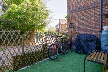 3 Bed Terraced House, The Brookmill, RG1 - Photo 4