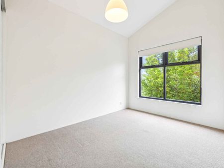 Industrial Elegance Meets Family Functionality in North Bondi - Photo 2
