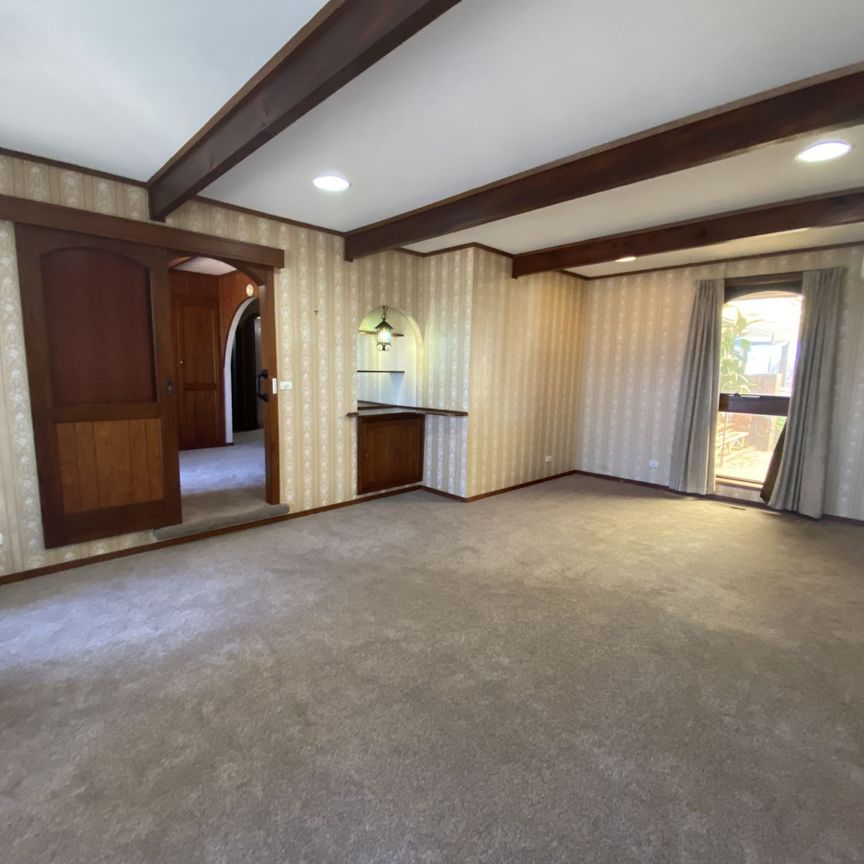 14 Yvonne Street, Wendouree - Photo 1