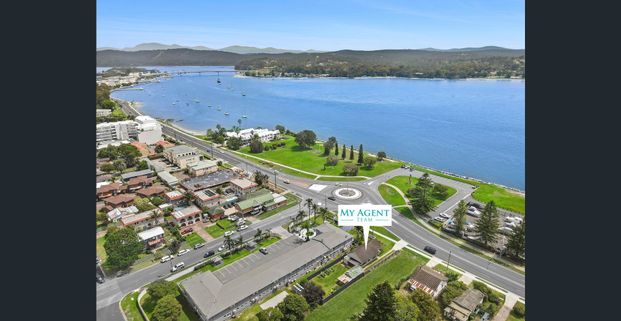 Close to town! - Photo 1