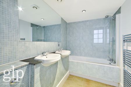 2 Bedroom Flat, Earlham Street, London, Greater London, Covent Garden, WC2H - Photo 3