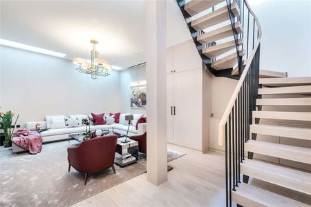 A remarkably finished three bedroom mews house completed to the very highest of interior design standards. No expense spared details fill this modern house throughout. - Photo 3