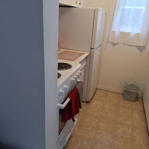 1 Bedroom Available March 1 at Carlton House! - Photo 2