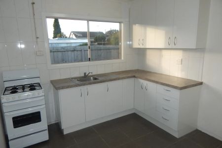 Comfortable 3 Bedroom Home in a Convenient Location - Photo 2