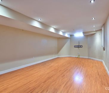 For Lease - 2 Waterton Crescent, Richmond Hill, Ontario - Photo 2