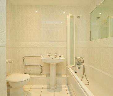2 bedroom Flat To Let - Photo 5