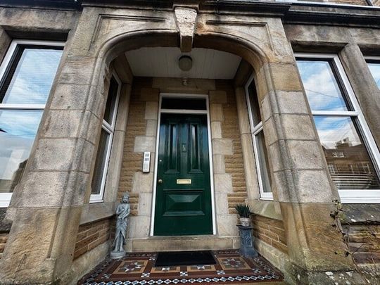 West Cliffe Grove, Harrogate - Photo 1