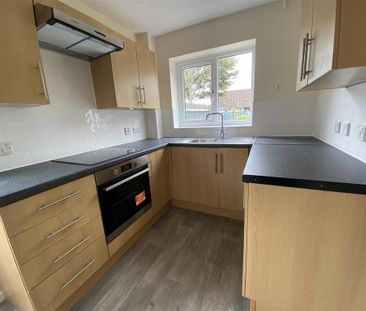 3 bedroom semi-detached house to rent - Photo 3