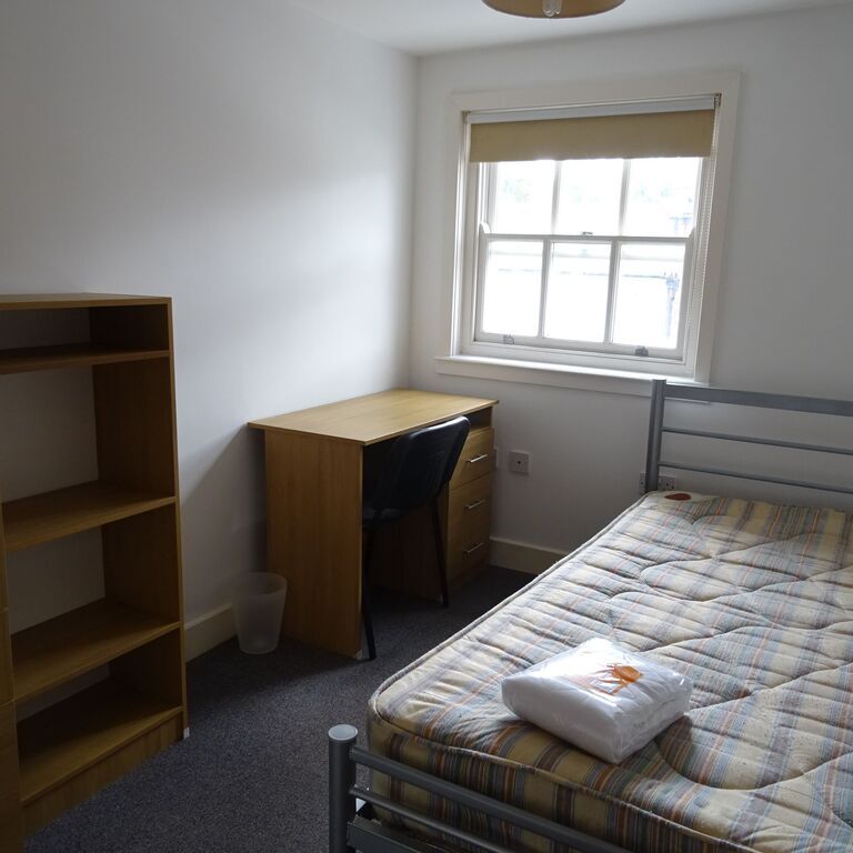 8 Bed Student Accommodation - Photo 1