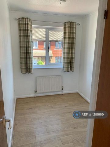 3 bedroom detached house to rent - Photo 3