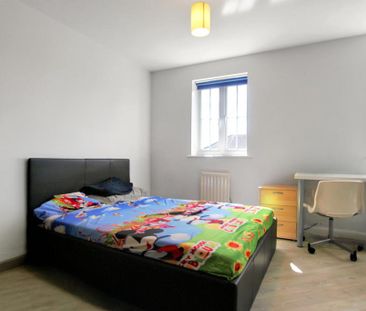 4 bedroom terraced house to rent - Photo 5