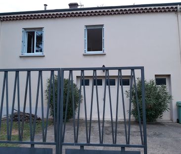 Sur la commune de MONTELIMAR (26) une villa de 76 m2 avec grand gar... - Photo 1