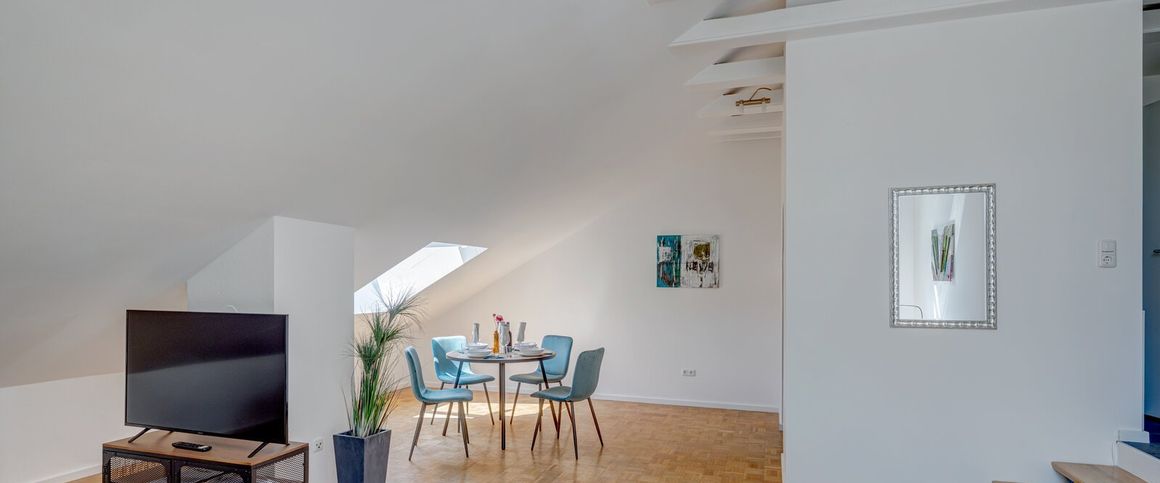 Furnished attic apartment - nice and bright - Foto 1