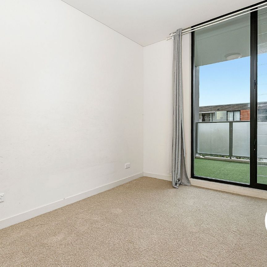 Beautiful 2 Bed Apartment&comma; Walk to Shops - Photo 1