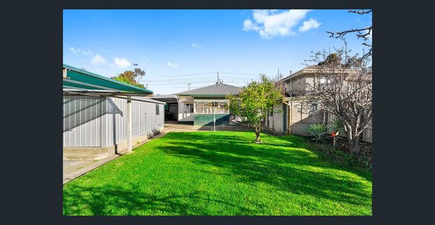 Conveniently located Family Home with Spacious Backyard! - Photo 1