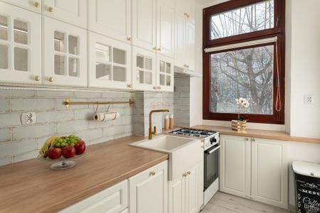 Widok z balkonu na zieleń patio. - Фото 2