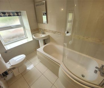 2 bedroom end of terrace house to rent - Photo 2