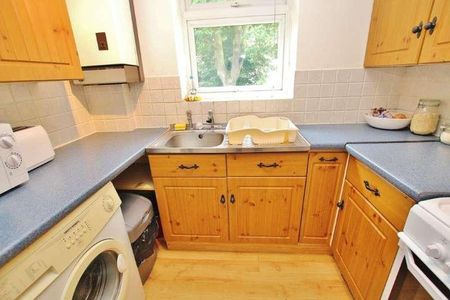 Knaphill, Woking, Surrey, GU21 - Photo 3