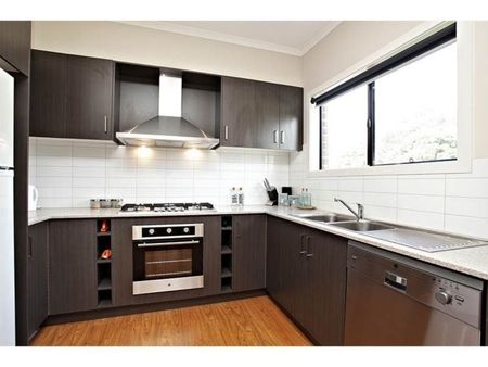 Amazing Townhouse! - Photo 2