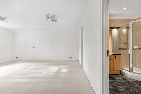 Coombe Lane West, Kingston Upon Thames, Surrey, KT2 - Photo 2