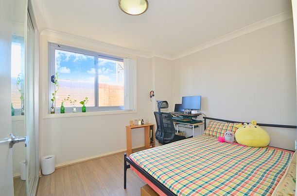 3 Bedroom Apartment in the Heart of Toongabbie&excl;&excl; - Photo 1